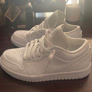 Air Jordan 1 Women’s low top All White size 6.5